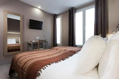 Un ou plusieurs lits dans un hébergement de l'établissement Hôtel des Pavillons