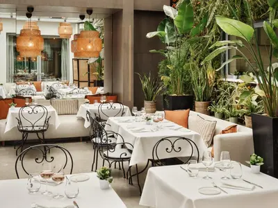 Restaurant ou autre lieu de restauration dans l'établissement Hôtel De Sers Champs Elysées Paris
