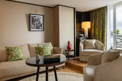 Coin salon dans l'établissement Hôtel De Sers Champs Elysées Paris