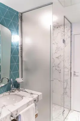 Salle de bains dans l'établissement Hôtel Artus