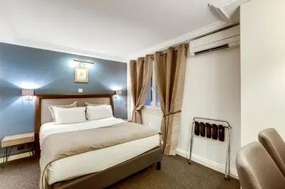 Un ou plusieurs lits dans un hébergement de l'établissement Hotel Opera Maintenon