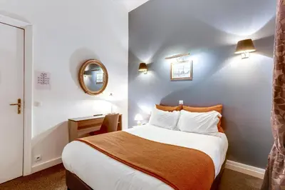 Un ou plusieurs lits dans un hébergement de l'établissement Hotel Opera Maintenon