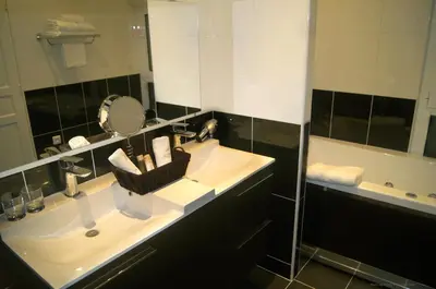 Salle de bains dans l'établissement Hotel Regina Montmartre