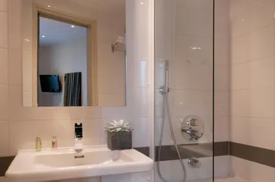 Salle de bains dans l'établissement Verlain