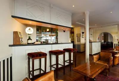 Salon ou bar de l'établissement Maison Du Pré