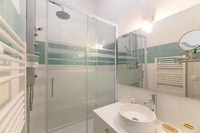 Salle de bains dans l'établissement Daumier - New 2 Bdrs Flat near la Seine