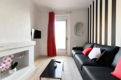 Coin salon dans l'établissement Daumier - New 2 Bdrs Flat near la Seine