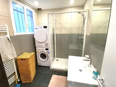Salle de bains dans l'établissement L'appartement Saint-Germain