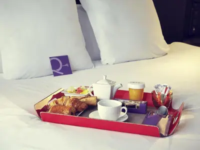 Un ou plusieurs lits dans un hébergement de l'établissement Hôtel Relais de Lyon By Malone