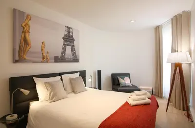Un ou plusieurs lits dans un hébergement de l'établissement Apartments Paris Centre - At Home Hotel