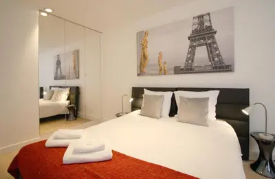 Un ou plusieurs lits dans un hébergement de l'établissement Apartments Paris Centre - At Home Hotel