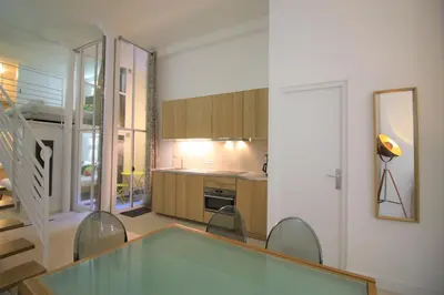 Cuisine ou kitchenette dans l'établissement Apartments Paris Centre - At Home Hotel