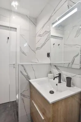 Salle de bains dans l'établissement 141 Suite Klein - Superbe Appartement à Paris.