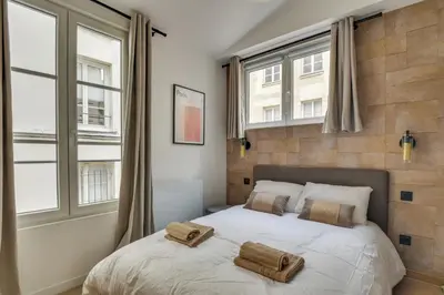 Un ou plusieurs lits dans un hébergement de l'établissement 141 Suite Klein - Superbe Appartement à Paris.