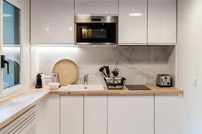 Cuisine ou kitchenette dans l'établissement SUITE APOLLINAIRE : au cœur de la Rive Gauche, neuf, design, 2/4 personnes