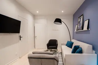 Télévision ou salle de divertissement dans l'établissement SUITE APOLLINAIRE : au cœur de la Rive Gauche, neuf, design, 2/4 personnes