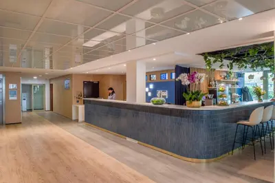 Hall ou réception de l'établissement Holiday Inn Express Paris-Canal De La Villette by IHG