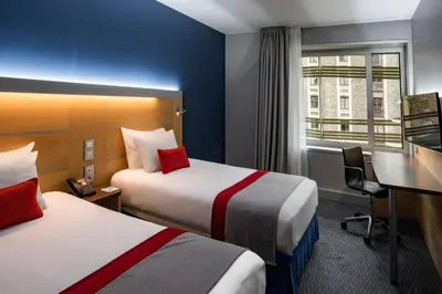 Un ou plusieurs lits dans un hébergement de l'établissement Holiday Inn Express Paris-Canal De La Villette by IHG