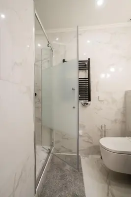 Salle de bains dans l'établissement SUITE SARTRE : au cœur de la Rive Gauche, neuf, design, 2/4 personnes
