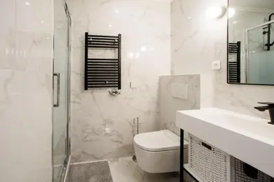 Salle de bains dans l'établissement SUITE SARTRE : au cœur de la Rive Gauche, neuf, design, 2/4 personnes