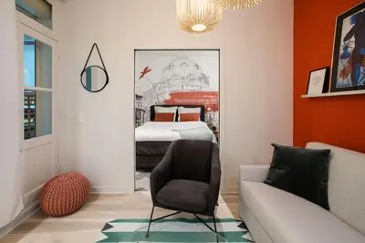 Un ou plusieurs lits dans un hébergement de l'établissement SUITE SARTRE : au cœur de la Rive Gauche, neuf, design, 2/4 personnes
