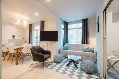 Télévision ou salle de divertissement dans l'établissement SUITE COCTEAU : au cœur de la Rive Gauche, neuf, design, 2/4/6 personnes