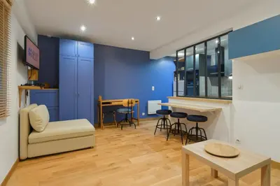 Coin salon dans l'établissement GuestReady-Charming Studio 15 mins to Grand Palais