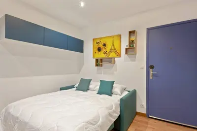 Un ou plusieurs lits dans un hébergement de l'établissement GuestReady-Charming Studio 15 mins to Grand Palais