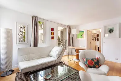 Coin salon dans l'établissement GuestReady - Spacious apartment in the heart of the Marais