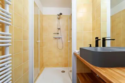 Salle de bains dans l'établissement GuestReady - Spacious apartment in the heart of the Marais