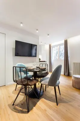 Télévision ou salle de divertissement dans l'établissement CMG Résidence Canal Saint-Martin Vellefaux