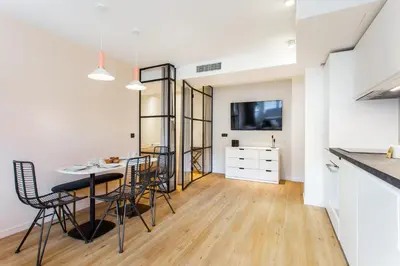 Cuisine ou kitchenette dans l'établissement CMG Résidence Canal Saint-Martin Vellefaux