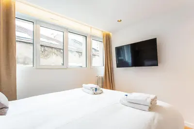 Télévision ou salle de divertissement dans l'établissement CMG Résidence Canal Saint-Martin Vellefaux
