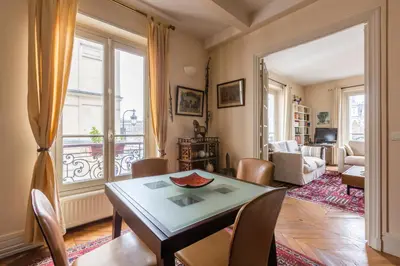 Coin salon dans l'établissement Veeve - Quai aux Fleurs Apartment