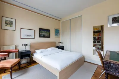 Un ou plusieurs lits dans un hébergement de l'établissement Veeve - Quai aux Fleurs Apartment