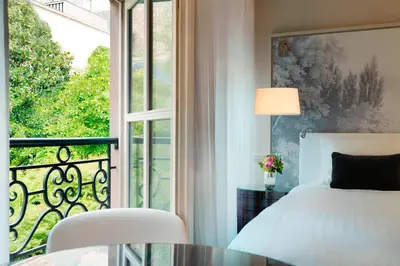 Un ou plusieurs lits dans un hébergement de l'établissement Renaissance Paris Nobel Tour Eiffel Hotel