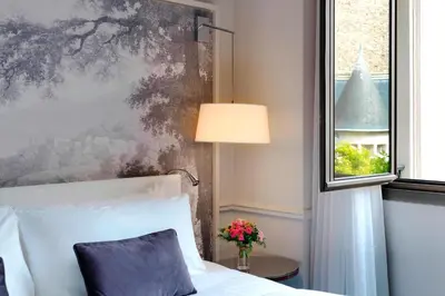 Un ou plusieurs lits dans un hébergement de l'établissement Renaissance Paris Nobel Tour Eiffel Hotel