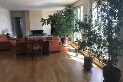 Coin salon dans l'établissement Bel appartement lumineux / Happy rooftop 120 m2