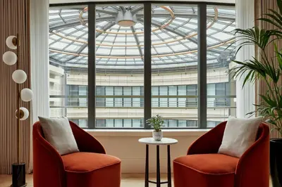 Coin salon dans l'établissement Paris Marriott Champs Elysees Hotel
