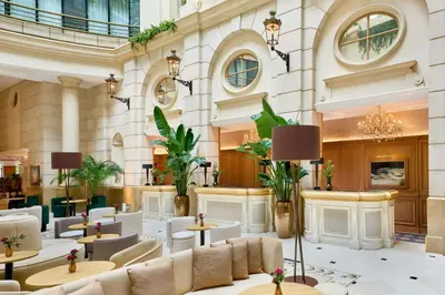 Coin salon dans l'établissement Paris Marriott Champs Elysees Hotel