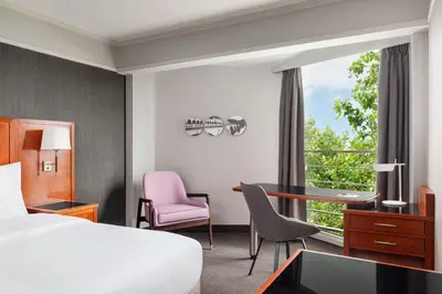 Un ou plusieurs lits dans un hébergement de l'établissement Paris Marriott Rive Gauche Hotel & Conference Center