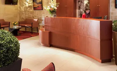 Hall ou réception de l'établissement Hôtel 85 Saint Honore