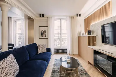 Télévision ou salle de divertissement dans l'établissement HIGHSTAY - Luxury Serviced Apartments - Louvre-Rivoli