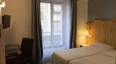 Un ou plusieurs lits dans un hébergement de l'établissement Hôtel du Maine