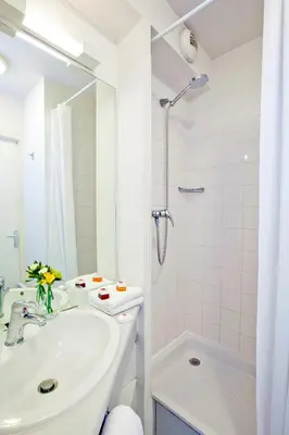 Salle de bains dans l'établissement Séjours & Affaires Paris Ivry
