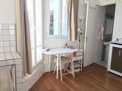 Cuisine ou kitchenette dans l'établissement Best located flat in Saint-Germain-des-Prés