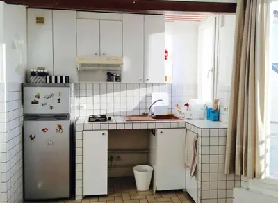 Cuisine ou kitchenette dans l'établissement Best located flat in Saint-Germain-des-Prés