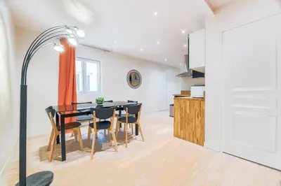 Cuisine ou kitchenette dans l'établissement Villa Poncelet