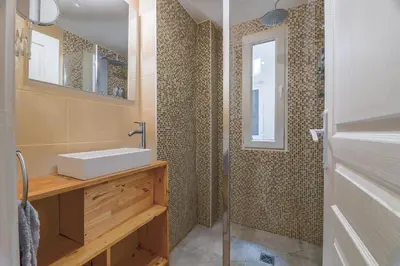 Salle de bains dans l'établissement Villa Poncelet