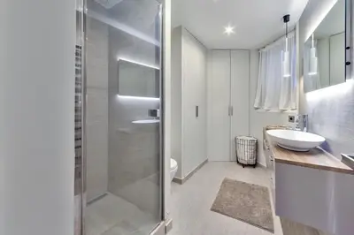 Salle de bains dans l'établissement Splendid 3 bdrs Flat in a Prime Location of Paris